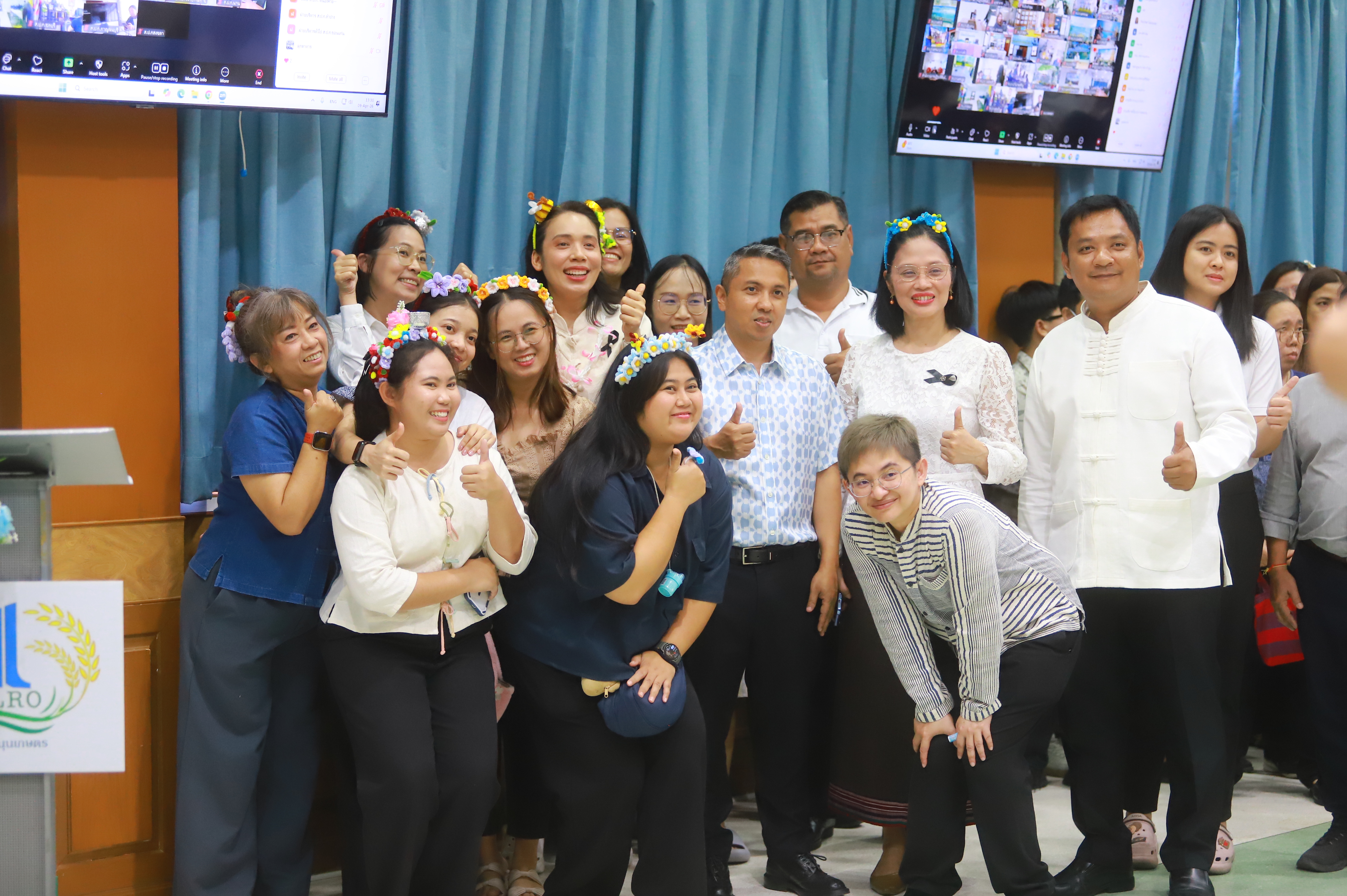 title - ชุ่มฉ่ำ! ชาว ส.ป.ก. ร่วมสรงน้ำพระพุทธรูป และรดน้ำขอพรผู้บริหาร เนื่องในประเพณีวันสงกรานต์ ประจำปี 2569 บรรยากาศเต็มไปด้วยความชื่นมื่นชุ่มฉ่ำ